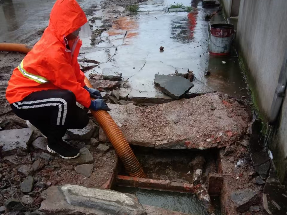 饶平专业清理污水池 炜誉市政以规范流程守护城市 “肠道”